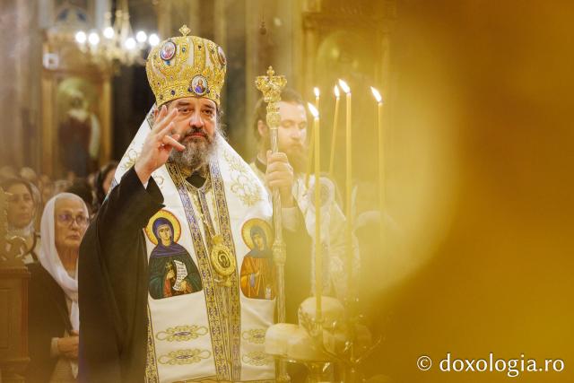 Slujba de priveghere în cinstea Cuvioasei Parascheva la Catedrala Mitropolitană din Iași