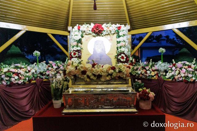 Moaștele Sfintei Cuvioase Mucenițe Evloghia de la Samurcășești au fost așezate în biserica mare a mănăstirii