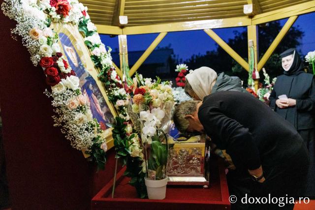 Moaștele Sfintei Cuvioase Mucenițe Evloghia de la Samurcășești au fost așezate în biserica mare a mănăstirii