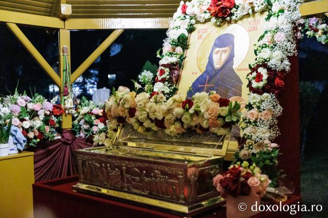 Moaștele Sfintei Cuvioase Mucenițe Evloghia de la Samurcășești au fost așezate în biserica mare a mănăstirii