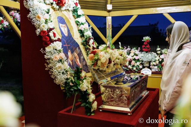 Moaștele Sfintei Cuvioase Mucenițe Evloghia de la Samurcășești au fost așezate în biserica mare a mănăstirii