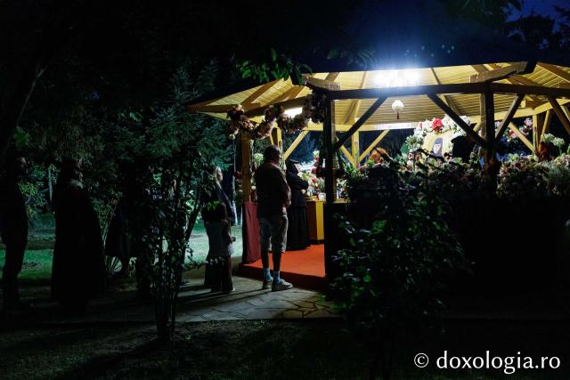 Moaștele Sfintei Cuvioase Mucenițe Evloghia de la Samurcășești au fost așezate în biserica mare a mănăstirii