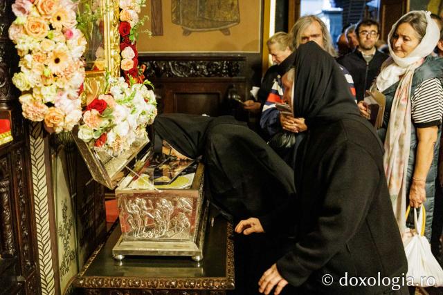 Moaștele Sfintei Cuvioase Mucenițe Evloghia de la Samurcășești au fost așezate în biserica mare a mănăstirii