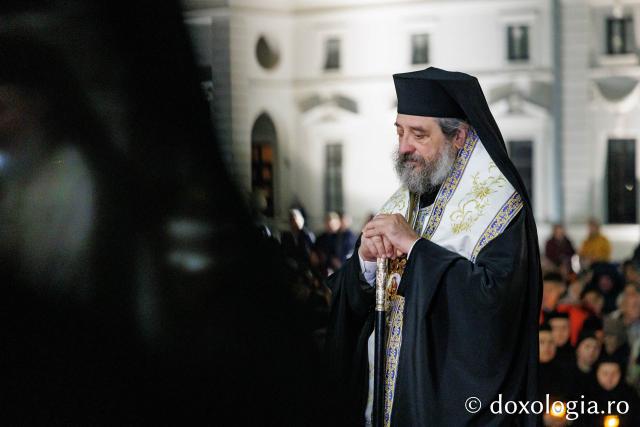 Procesiunea scoaterii spre închinare a moaștelor Sfintei Cuvioase Parascheva