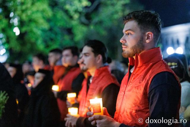Procesiunea scoaterii spre închinare a moaștelor Sfintei Cuvioase Parascheva