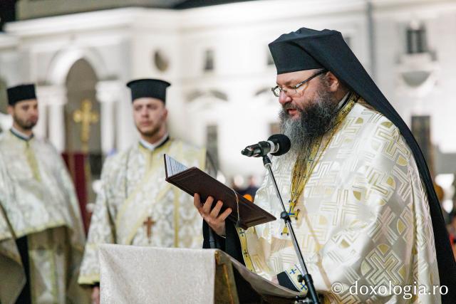 Procesiunea scoaterii spre închinare a moaștelor Sfintei Cuvioase Parascheva