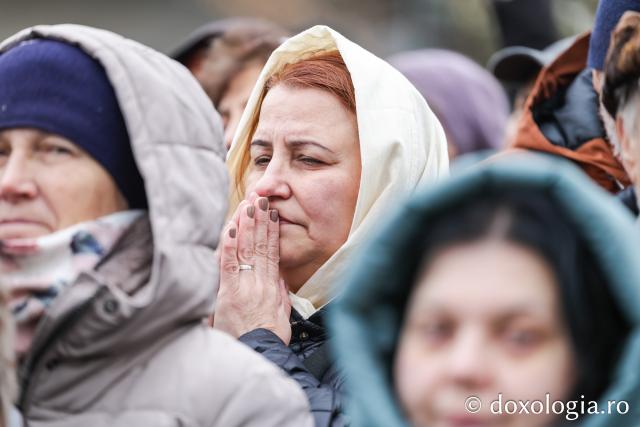 Rugăciune care curăță, lumină care unește – pelerini, alături de Sfânta Parascheva și de Sfântul Paisie de la Sihăstria