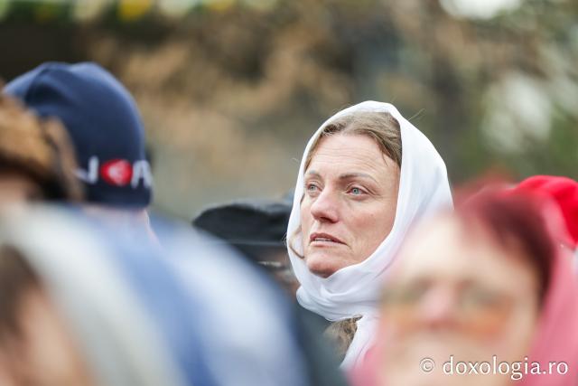 Rugăciune care curăță, lumină care unește – pelerini, alături de Sfânta Parascheva și de Sfântul Paisie de la Sihăstria