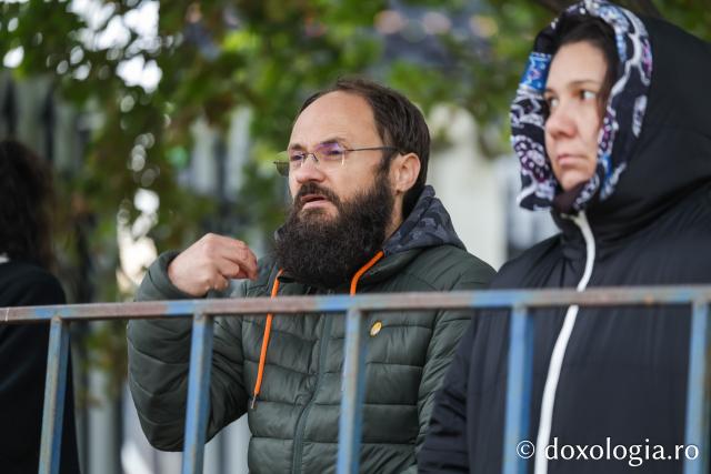 Rugăciune care curăță, lumină care unește – pelerini, alături de Sfânta Parascheva și de Sfântul Paisie de la Sihăstria