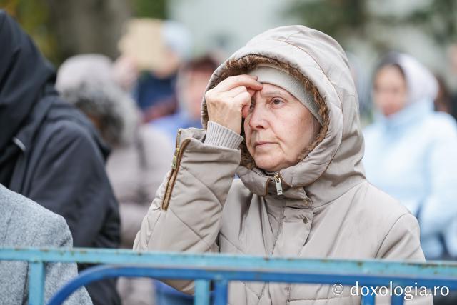 Rugăciune care curăță, lumină care unește – pelerini, alături de Sfânta Parascheva și de Sfântul Paisie de la Sihăstria