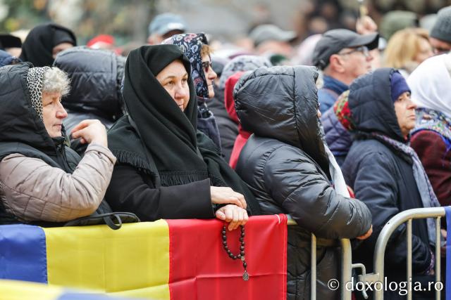 Rugăciune care curăță, lumină care unește – pelerini, alături de Sfânta Parascheva și de Sfântul Paisie de la Sihăstria