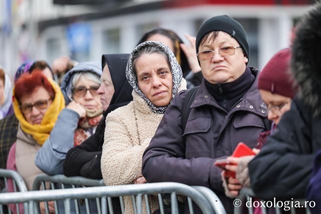 Rugăciune care curăță, lumină care unește – pelerini, alături de Sfânta Parascheva și de Sfântul Paisie de la Sihăstria