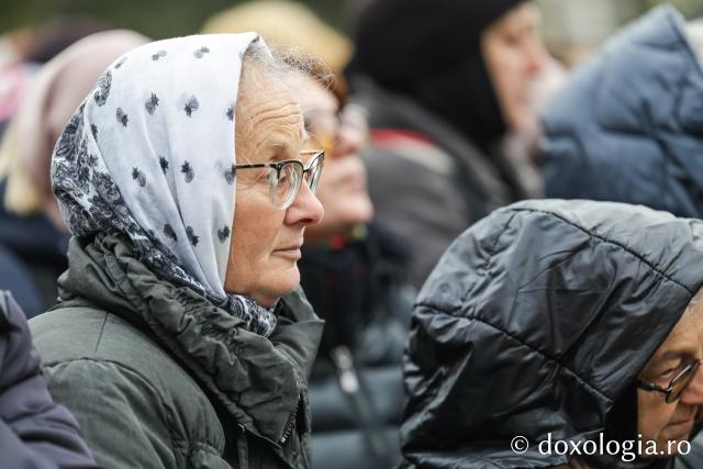 Rugăciune care curăță, lumină care unește – pelerini, alături de Sfânta Parascheva și de Sfântul Paisie de la Sihăstria