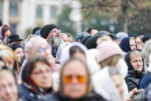 Rugăciune care curăță, lumină care unește – pelerini, alături de Sfânta Parascheva și de Sfântul Paisie de la Sihăstria
