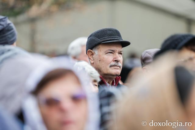 Rugăciune care curăță, lumină care unește – pelerini, alături de Sfânta Parascheva și de Sfântul Paisie de la Sihăstria