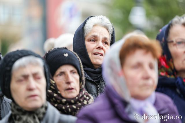 Rugăciune care curăță, lumină care unește – pelerini, alături de Sfânta Parascheva și de Sfântul Paisie de la Sihăstria