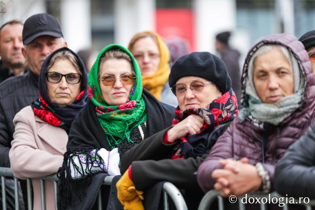 Rugăciune care curăță, lumină care unește – pelerini, alături de Sfânta Parascheva și de Sfântul Paisie de la Sihăstria