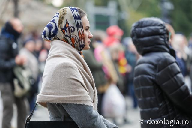 Rugăciune care curăță, lumină care unește – pelerini, alături de Sfânta Parascheva și de Sfântul Paisie de la Sihăstria