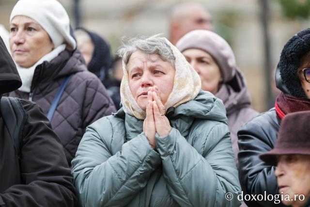 Rugăciune care curăță, lumină care unește – pelerini, alături de Sfânta Parascheva și de Sfântul Paisie de la Sihăstria