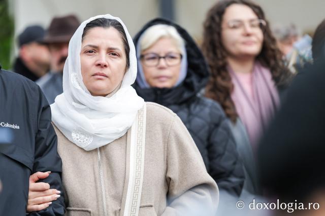 Rugăciune care curăță, lumină care unește – pelerini, alături de Sfânta Parascheva și de Sfântul Paisie de la Sihăstria