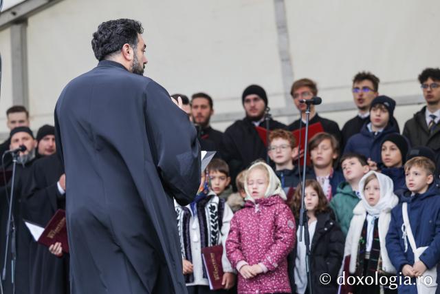 Rugăciune care curăță, lumină care unește – pelerini, alături de Sfânta Parascheva și de Sfântul Paisie de la Sihăstria