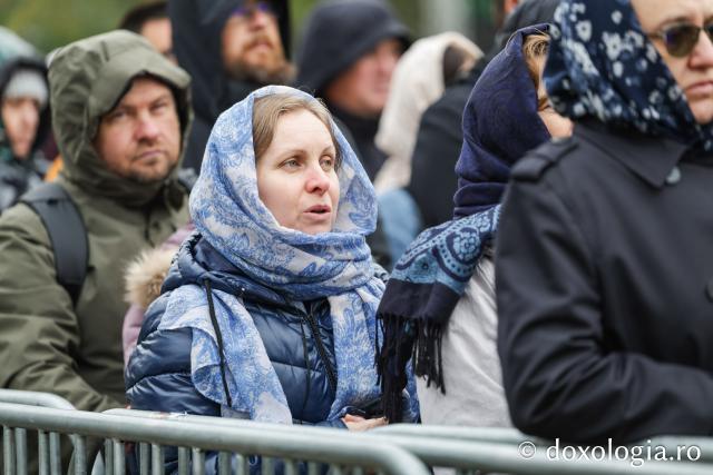 Rugăciune care curăță, lumină care unește – pelerini, alături de Sfânta Parascheva și de Sfântul Paisie de la Sihăstria