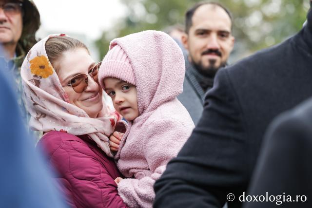 Rugăciune care curăță, lumină care unește – pelerini, alături de Sfânta Parascheva și de Sfântul Paisie de la Sihăstria