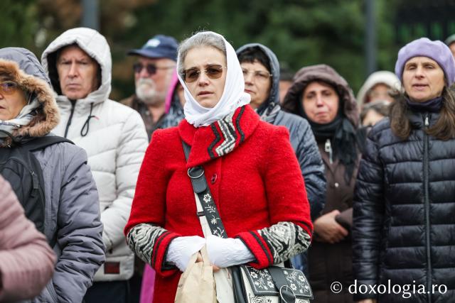 Rugăciune care curăță, lumină care unește – pelerini, alături de Sfânta Parascheva și de Sfântul Paisie de la Sihăstria