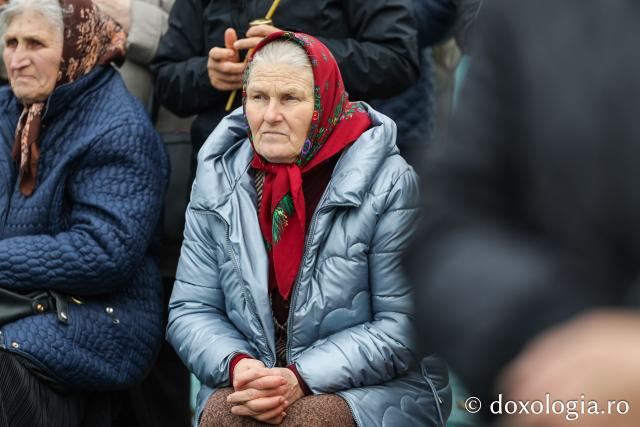 Rugăciune care curăță, lumină care unește – pelerini, alături de Sfânta Parascheva și de Sfântul Paisie de la Sihăstria