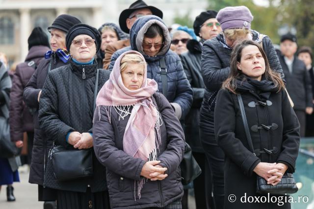 Rugăciune care curăță, lumină care unește – pelerini, alături de Sfânta Parascheva și de Sfântul Paisie de la Sihăstria