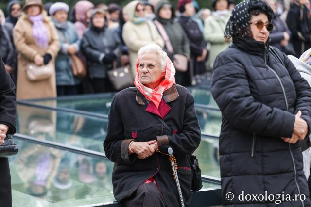 Rugăciune care curăță, lumină care unește – pelerini, alături de Sfânta Parascheva și de Sfântul Paisie de la Sihăstria