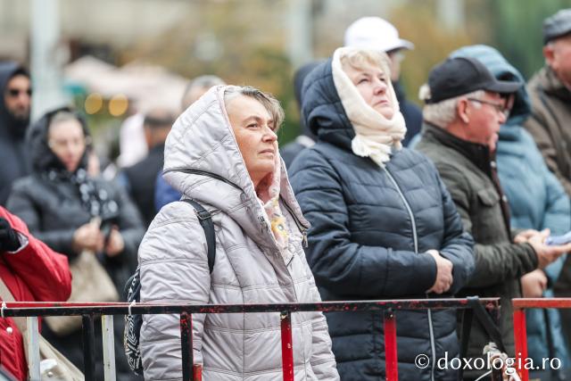 Rugăciune care curăță, lumină care unește – pelerini, alături de Sfânta Parascheva și de Sfântul Paisie de la Sihăstria