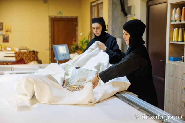 Veșmânt brodat pentru Sfântul Preot Mucenic Constantin Sârbu