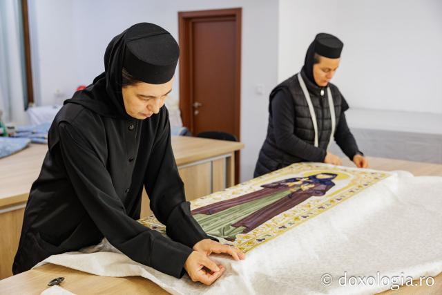 Veșmânt brodat pentru Sfânta Cuvioasă Muceniță Evloghia de la Samurcășești