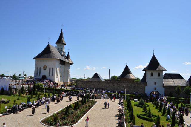 Sărbătoare la Mănăstirea Hadâmbu (foto)