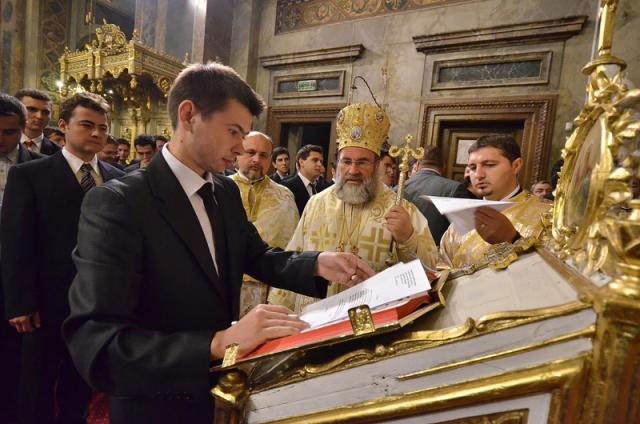 Teologii ieșeni au depus jurământul de credință (foto)