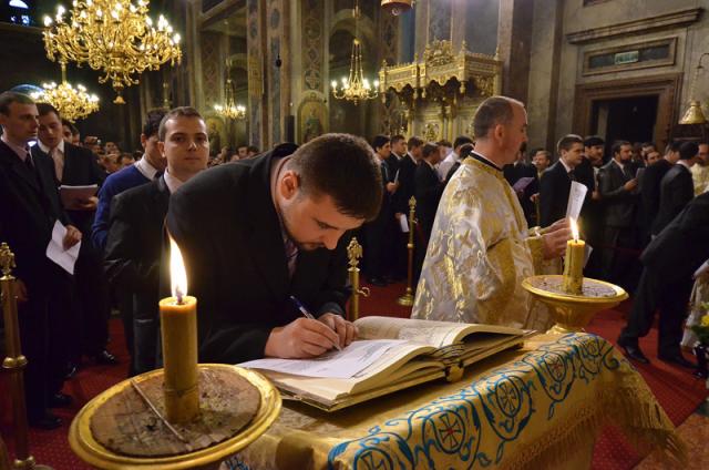Teologii ieșeni au depus jurământul de credință (foto)