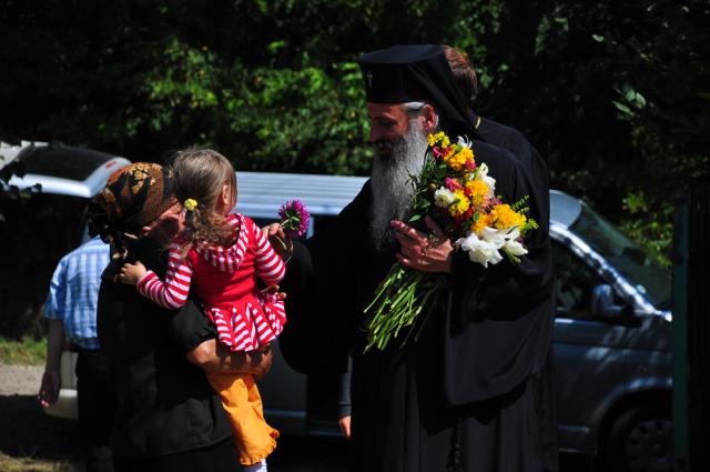 IPS Teofan a așezat antimise noi în opt parohii botoșănene (40 fotografii)