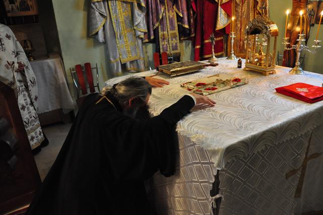 IPS Teofan a așezat antimise noi în opt parohii botoșănene (40 fotografii)