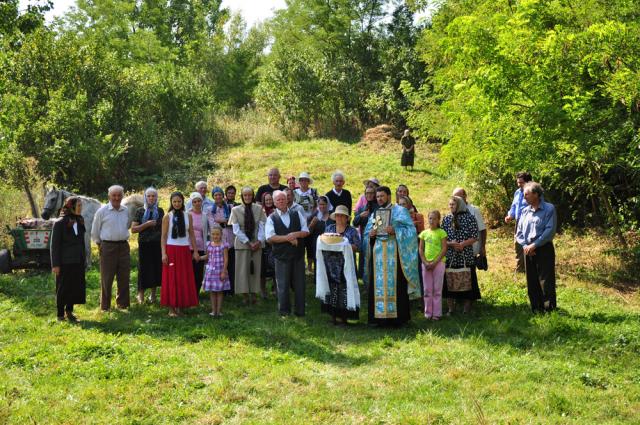 IPS Teofan a așezat antimise noi în opt parohii botoșănene (40 fotografii)