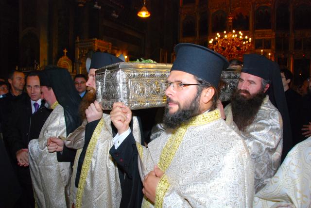 Scoaterea  moaștelor Sfintei Cuvioase Parascheva (2008)