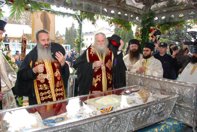 Scoaterea  moaștelor Sfintei Cuvioase Parascheva (2008)