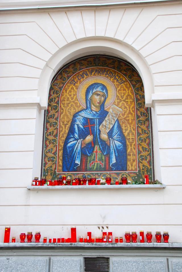 Scoaterea  moaștelor Sfintei Cuvioase Parascheva (2008)