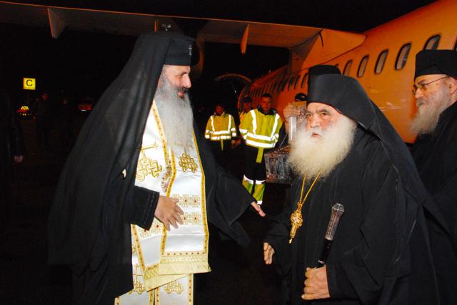 (Foto) Sosirea moaștelor Sfântului Maxim Mărturisitorul la Iași – 2010
