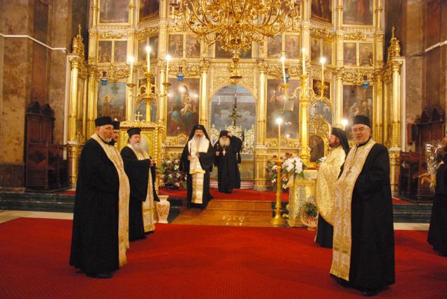 (Foto) Sosirea moaștelor Sfântului Maxim Mărturisitorul la Iași – 2010