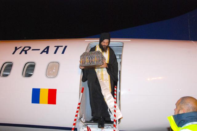 (Foto) Sosirea moaștelor Sfântului Maxim Mărturisitorul la Iași – 2010