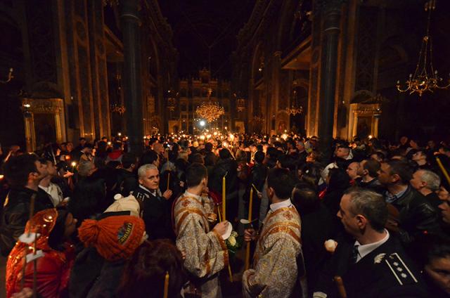 Slujba Învierii la Catedrala mitropolitană din Iaşi (foto)