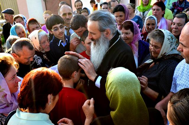 IPS Teofan, vizite pastorale în parohii botoşănene (14 fotografii)