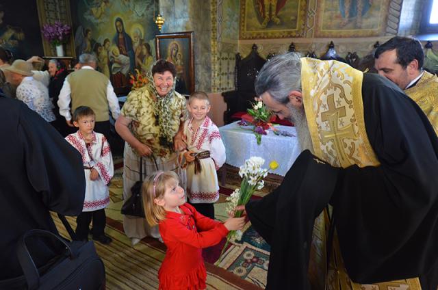 IPS Teofan, vizite pastorale în parohii botoşănene (14 fotografii)