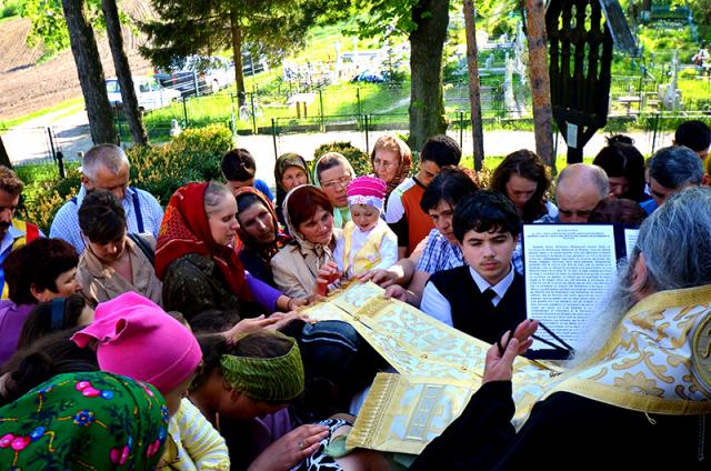 IPS Teofan, vizite pastorale în parohii botoşănene (14 fotografii)
